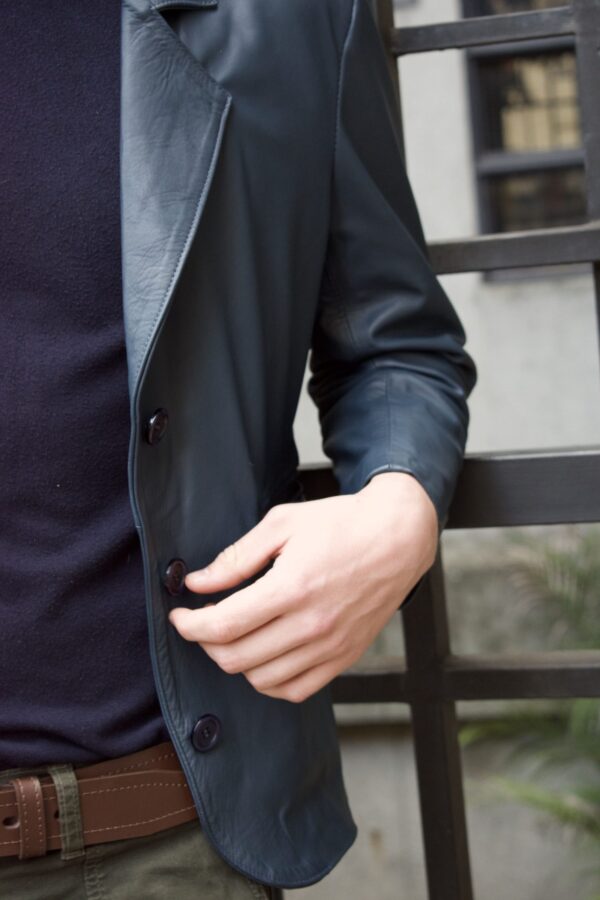 Chaqueta Azul en Cuero de Hombre - Image 2